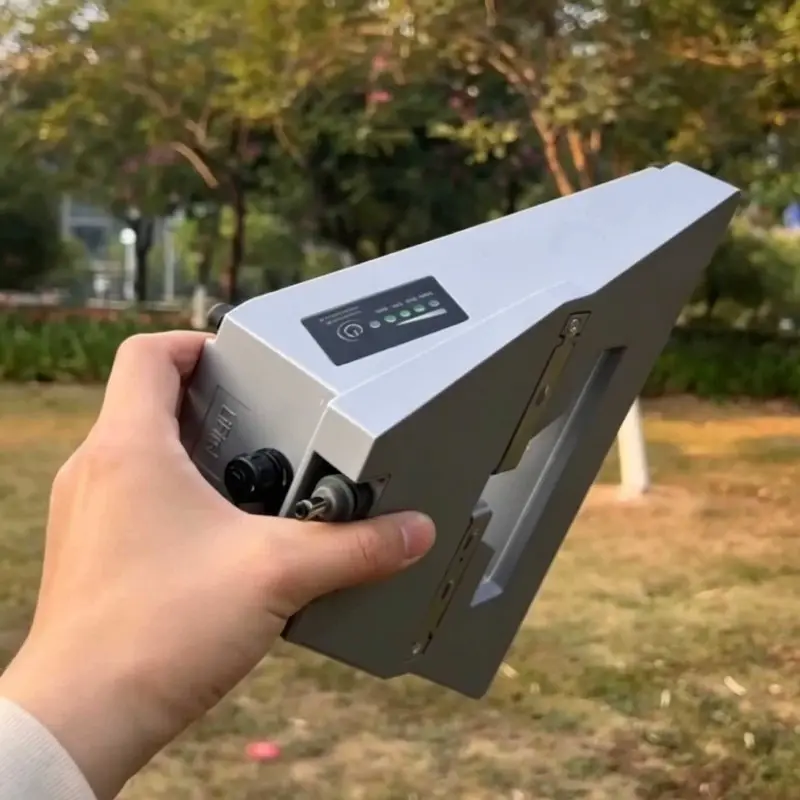 200Wh clip-on battery pack for Starlink Mini outdoor use